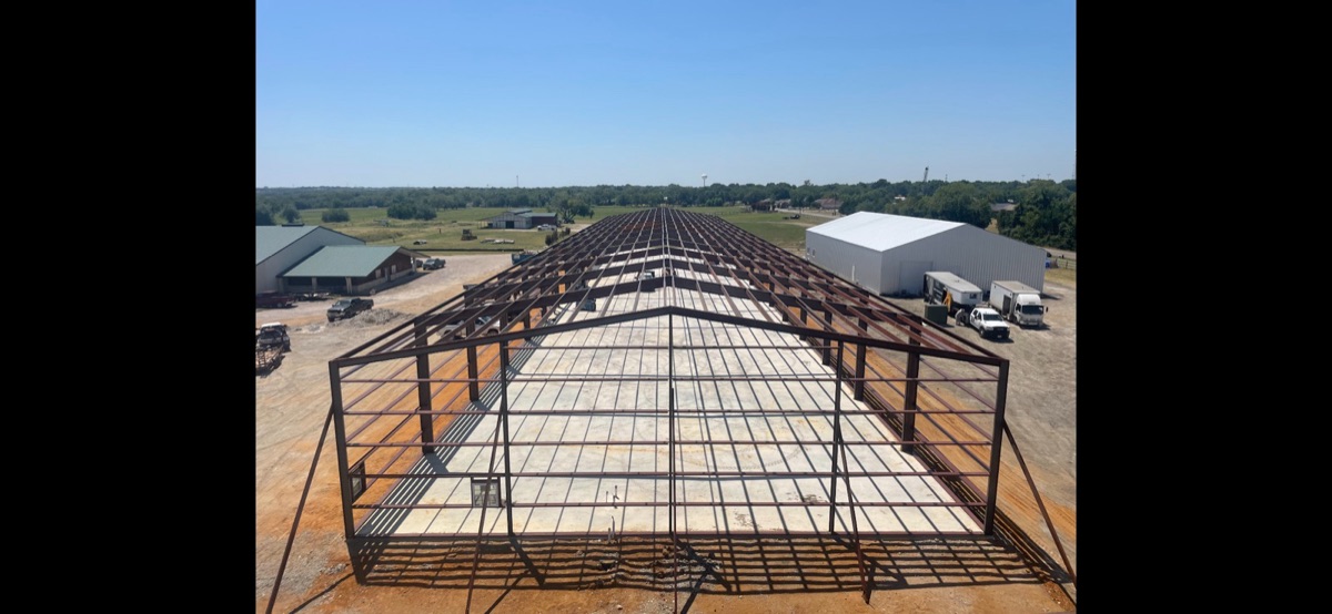 Metal building structure
